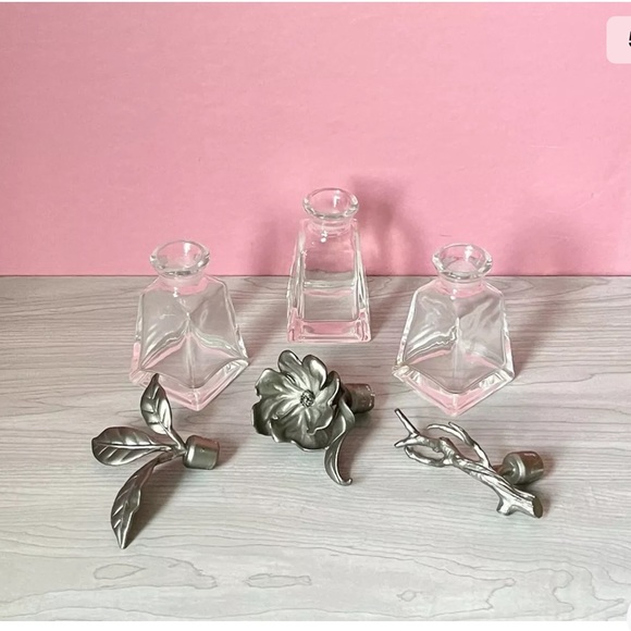 3 Piece Vanity Set Pewter Stoppers with Square Glass Decanter Bottles. - Picture 5 of 6